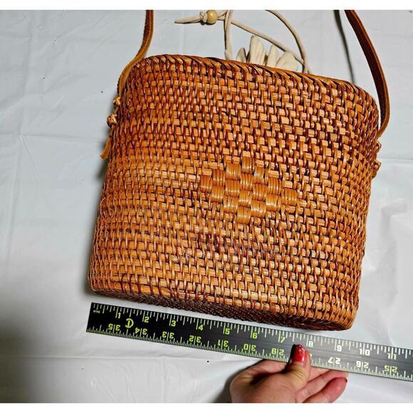 Rattan woven vintage purse. Leather strap. Handmade. Unique. Rare find.‎ Hippie. - Picture 5 of 14